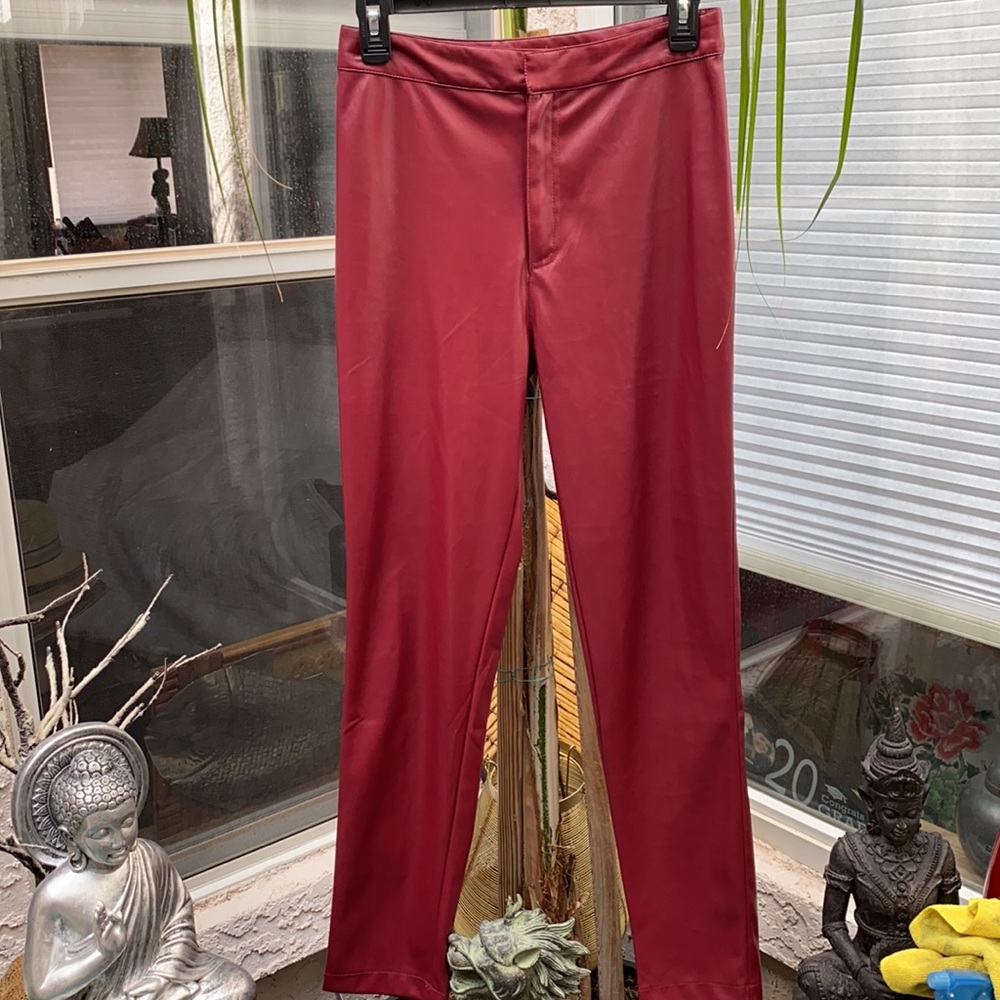 🌺🌺BURGUNDY FAUX LEATHER SKINNY PANTS🌺🌺